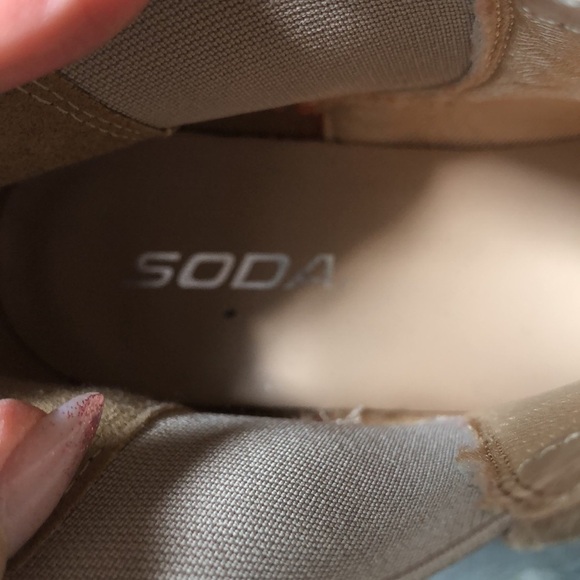 Soda like new lug sole ankle boot suede like wheat color boot pull on 9 - Picture 6 of 7